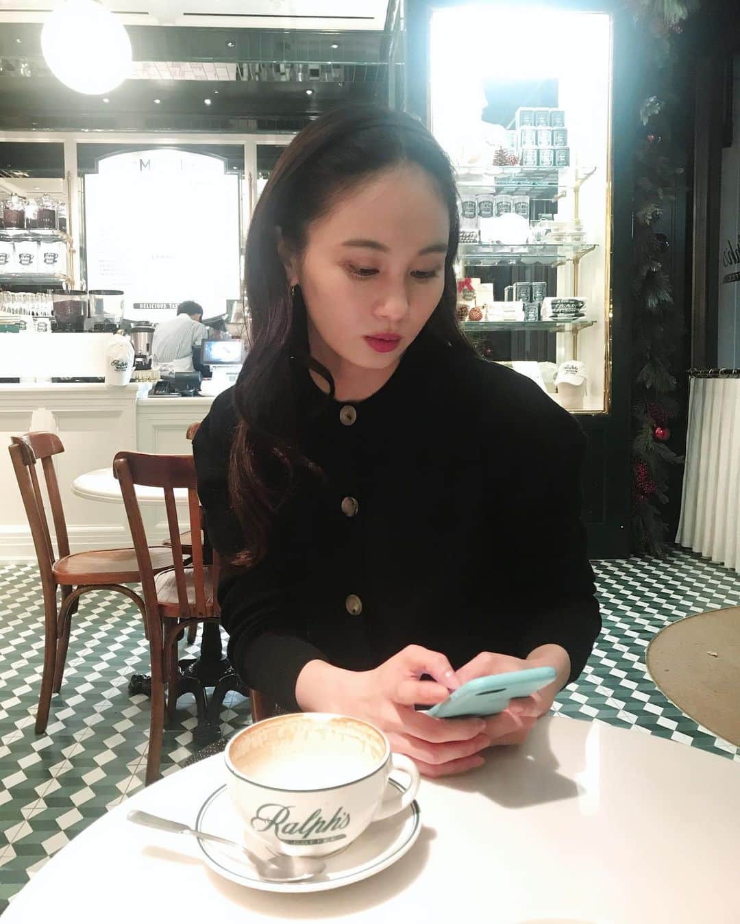 秦まり子さんのインスタグラム写真 - (秦まり子Instagram)「お茶タイム☕️ #ralphscoffee」11月25日 18時11分 - marikohata_