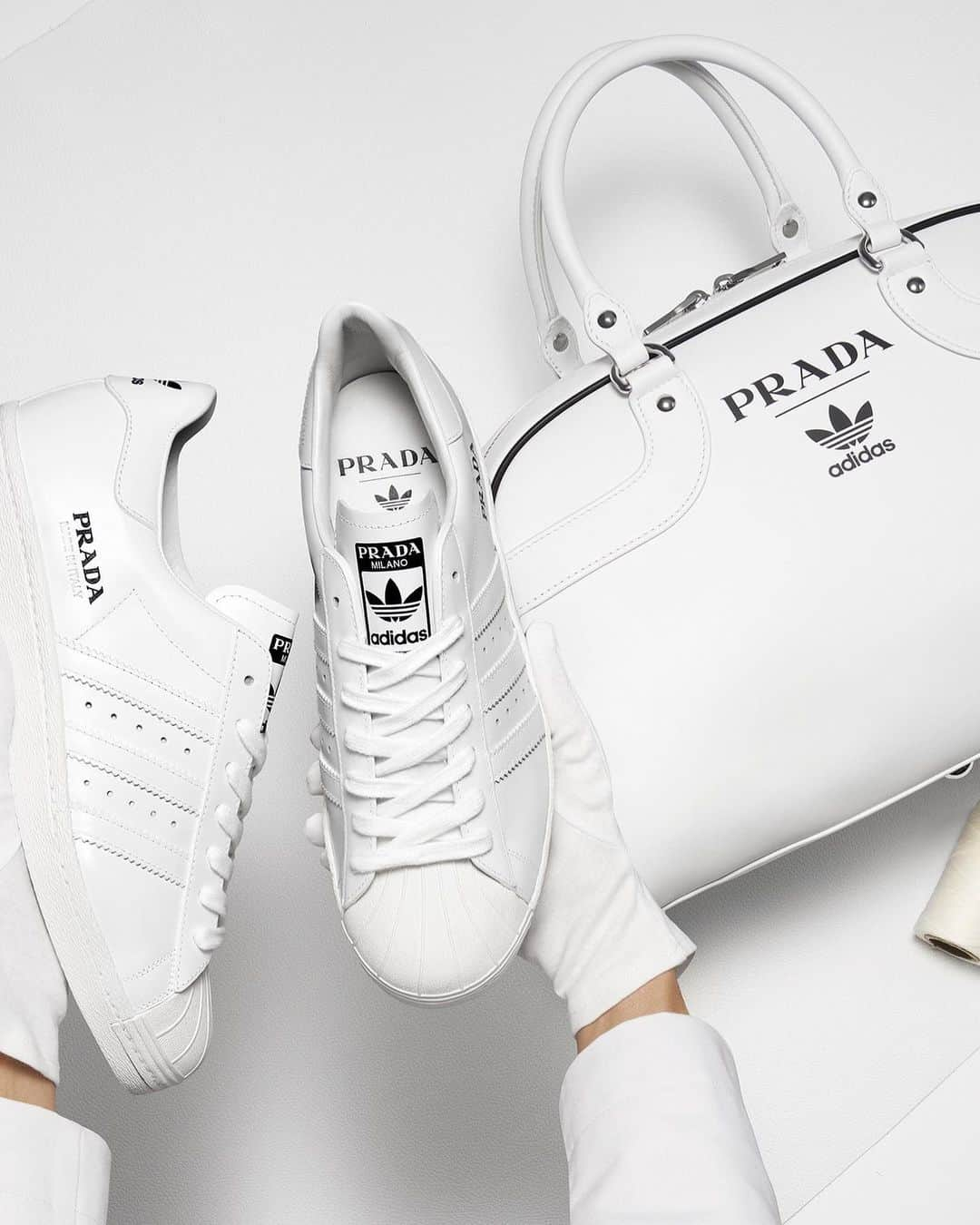 Vogue Italiaさんのインスタグラム写真 - (Vogue ItaliaInstagram)「The most Instagram-posted fashion collaboration of the last weeks: @Prada has finally revealed more about its collaboration with @AdidasOriginals. The key word is white: the two pieces of the collab - a reinterpretation of the iconic Adidas Superstar launched for the first time in 1969, and the Prada Bowling Bag - will be available from December 4th in selected stores worldwide. Discover more at the link in bio.  #Pradaforadidas」11月25日 18時09分 - vogueitalia