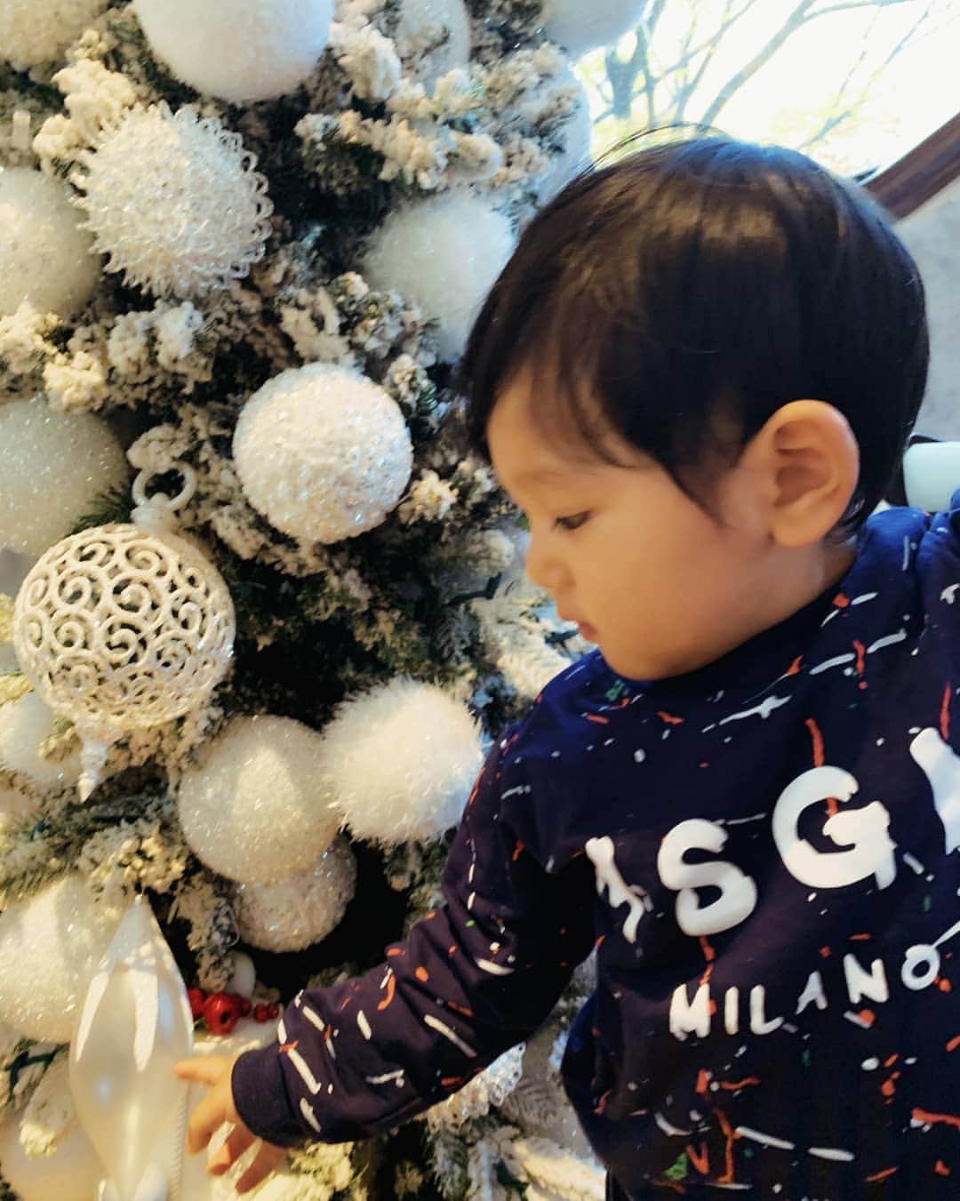 佐藤夏希のインスタグラム：「ストリングス表参道でランチ😁❤️ 席の隣には大きなクリスマスツリー🎄があったよ😋💓 かわいい♡ 友達とランチしながらしゃべって 気付いたら結構な時間が経っていて 時計見てびっくりした😂💓 幸せな時間でした♡ * * * * よくご質問いただくのですが わたしが使っているマジカルシェリーのサイズはMです😋 166㌢です！ぜひ参考になれば‥♡ メッシュ素材なのでムレないのが◎ 産後の骨盤ケアにも💓 * * #ママスタグラム#mamastagram#子連れランチ#骨盤ショーツ#骨盤矯正 #ママスタグラム#ママ#ストリングス表参道 #表参道グルメ#青山グルメ#mamastagram #男の子ママ#babyboy #sweets#3月生まれ #ママchan#ママ会 #子連れ#キッズスペース#マジカルシェリー @majicalsherry_lme」