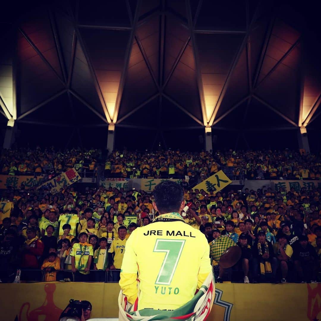 ジェフユナイテッド市原・千葉のインスタグラム：「Thank you YUTO. You are the best. #jefunited #ジェフ千葉 #佐藤勇人 #Jリーグ #jleague #引退  #フクダ電子アリーナ」