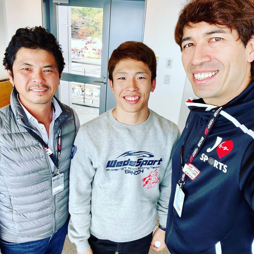 Saschaさんのインスタグラム写真 - (SaschaInstagram)「#SuperGTxDTM dream race!ついに実現した夢のレース！日本とドイツ…まさに僕の両方の故郷が手を取り合って一緒にレースするという、私とっても感慨深いレース！実現に向けて動いたすべての方々に感謝です！そしてそのレースに実況で関われて本当にラッキーでした！モータースポーツの新時代の幕開けでもあります！この歴史的一歩から来年からも一歩一歩前に進んで行くことは間違いありません！興奮のレースを見て誰しもがそう確信したはずです！！ #supergt #dtm #jspoms」11月25日 18時27分 - sascha348