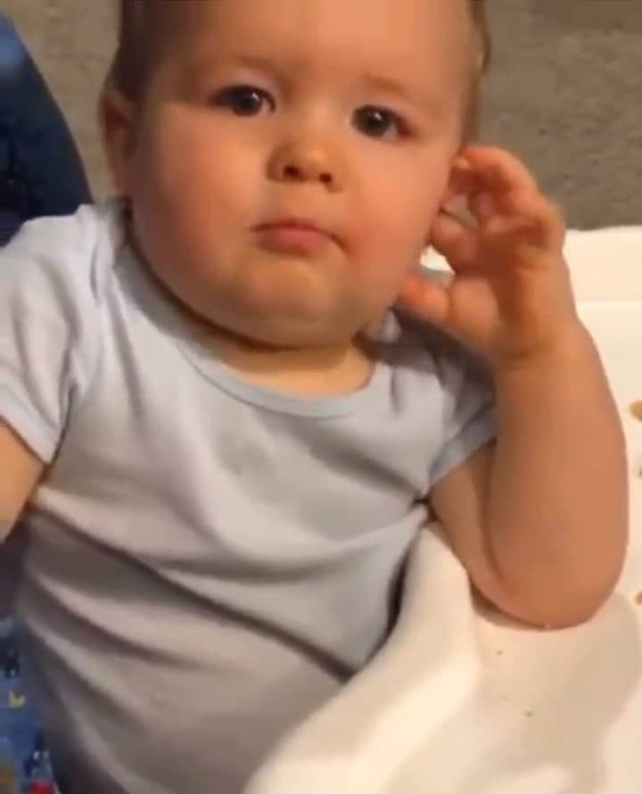 カロリーヌ・ド・メグレのインスタグラム：「MONDAY. Not impressed 🙄 There are two ways of looking at this week coming up. Looks like it’s gonna be the second guy for me  SOUND ON for a better understanding of the feeling 🔊 @kidsdoingthings」