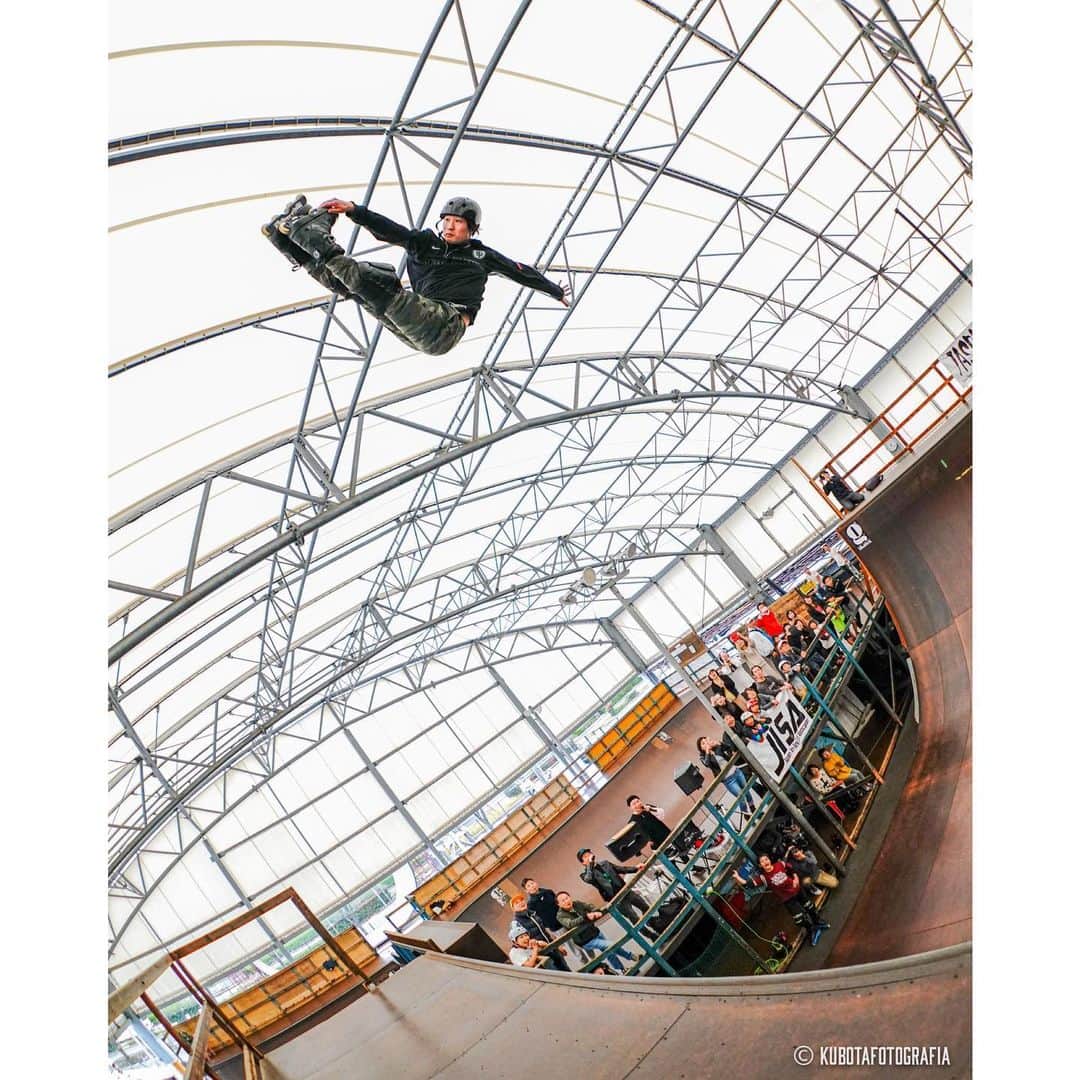安床武士のインスタグラム：「SAMURAI SKILLS⚡️ 📷 @kubotafoto . @goodskates_inc  #rollerblading #vert #inline skate #インラインスケート #ローラーブレード #ハーフパイプ#samurai #skills」