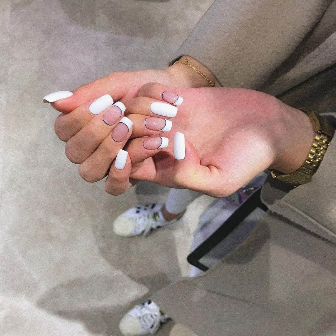 Moe.Mさんのインスタグラム写真 - (Moe.MInstagram)「. . . ネイルchange💅💙 . フレンチネイビー💙 ネイビーは初💁‍♀️ . そろそろネイル💅も できなくなるかな？ 後一回ぐらいいけるかな？🙄w . .  #今日のコーデ #シンプル #ファッション #ワンカラーネイル #ワンカラー #today#外国人風 #fashion#outfit#ootd#コーディネート #プチプラ #おしゃれ #ジェルネイル #nails #nail #instalove #ミラーネイル #nails #nailart #naildesign #nailsalon #gel #gelnail #gelart #geldesign#ネイル #ネイルアート #ネイルデザイン2019 #diptymoila_spot」11月25日 18時40分 - m0304m