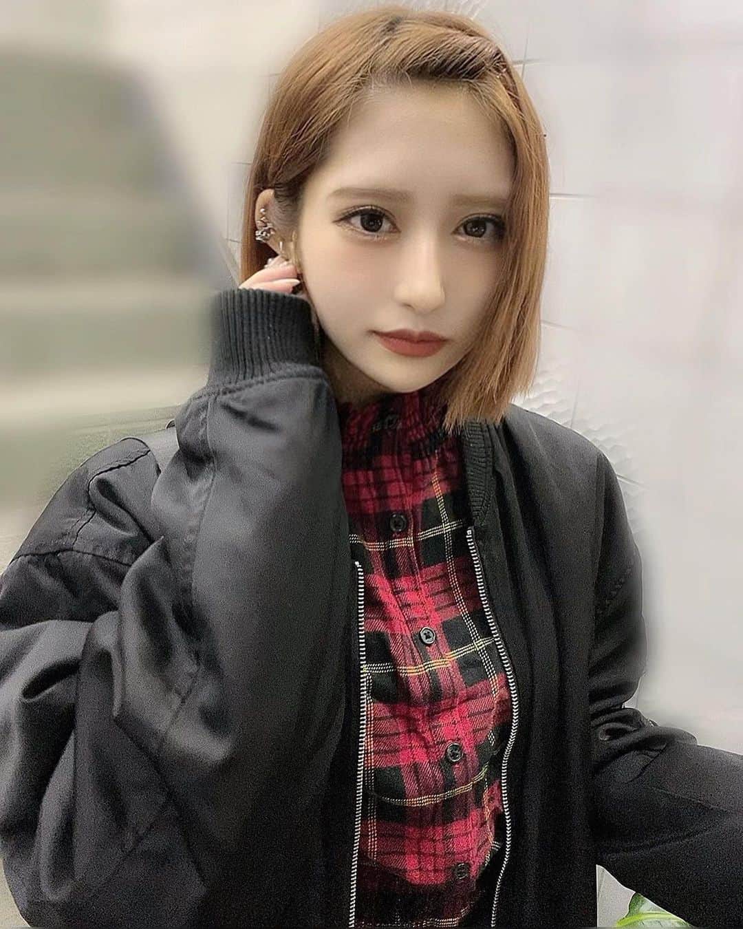 一ノ瀬りとのインスタグラム：「だらだらな日だったから前髪もあげたあ〜かみのけ色落ちしてきた次何色しよかな＾＾」