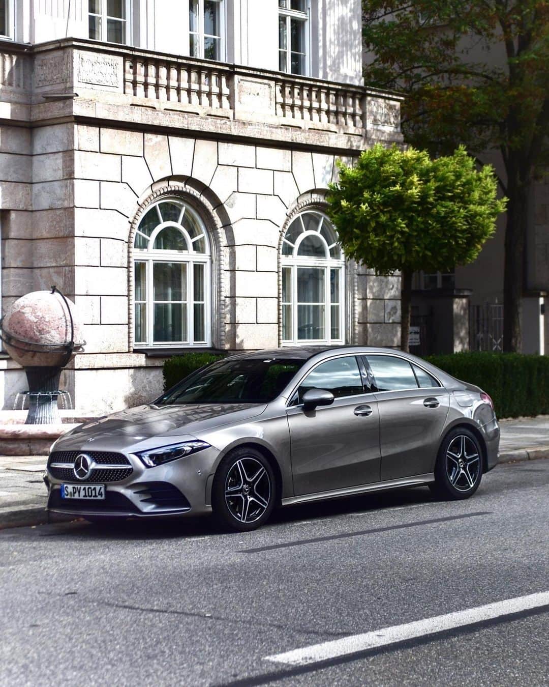 メルセデス・ベンツさんのインスタグラム写真 - (メルセデス・ベンツInstagram)「A new design? We call it a new Era. The lines of the A-Class Sedan follow one direction only: our design philosophy of sensual purity. #MercedesBenz #AClass #Sedan #CarsOfInstagram #MBCar #InstaCar 📸 @rawlenses for #MBsocialcar」11月25日 18時55分 - mercedesbenz