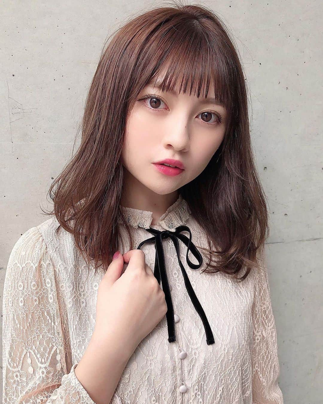 のインスタグラム：「. 🐰✂️ ﻿ ﻿ ミルクティーベージュの色に﻿ オリーブカラーもちょこっと入れてもらって﻿ すごく透明感のある色にしてもらった！ ﻿ ﻿  ・﻿ ・﻿ ・﻿ ﻿ #美容院 #オリーブカラー #ミルクティーベージュ #ヘアカット ﻿#ヘアカタログ #透明感 #透明感カラー #トレンドヘアカラー ﻿」