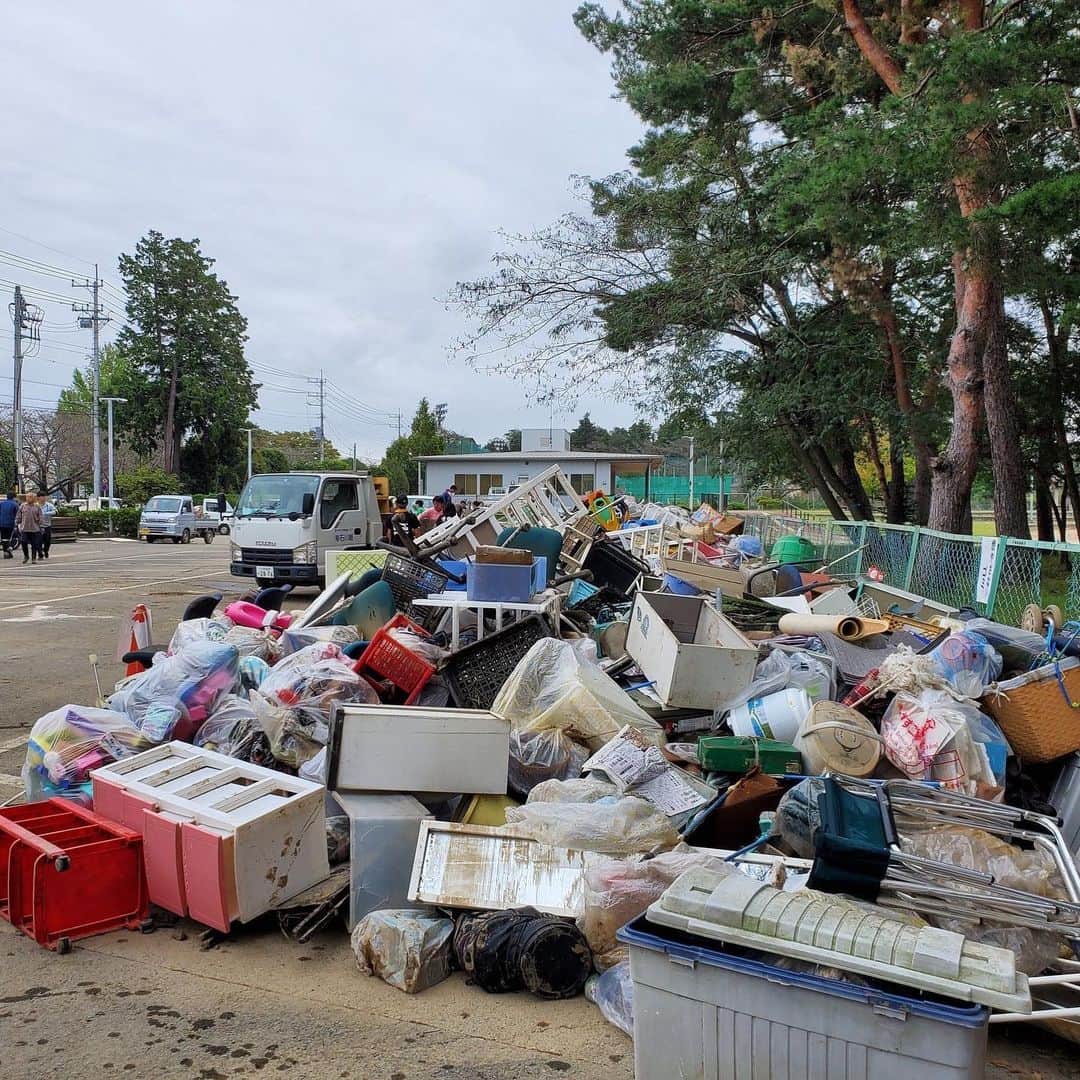 蜂須賀孝治さんのインスタグラム写真 - (蜂須賀孝治Instagram)「【ボランティア募集のお願い】 台風19号により被害を受けられた皆様に、心よりお見舞い申し上げます。 僕の地元である栃木県栃木市は多大な被害を受けました。 1ヶ月以上が経った今でも、人手が足りずにまだ手付かずの状況になっている家屋がたくさんあります。 どうかみなさんの力を貸してください。  ボランティアの詳しい情報は下のURLからお願いします。 http://www.tochigishi-shakyo.or.jp/volunteer/2019/10/1018.php  #栃木市 #台風19号 #ボランティア #ボランティア募集 #栃木市ふるさと大使」11月25日 18時54分 - koji_hachisuka