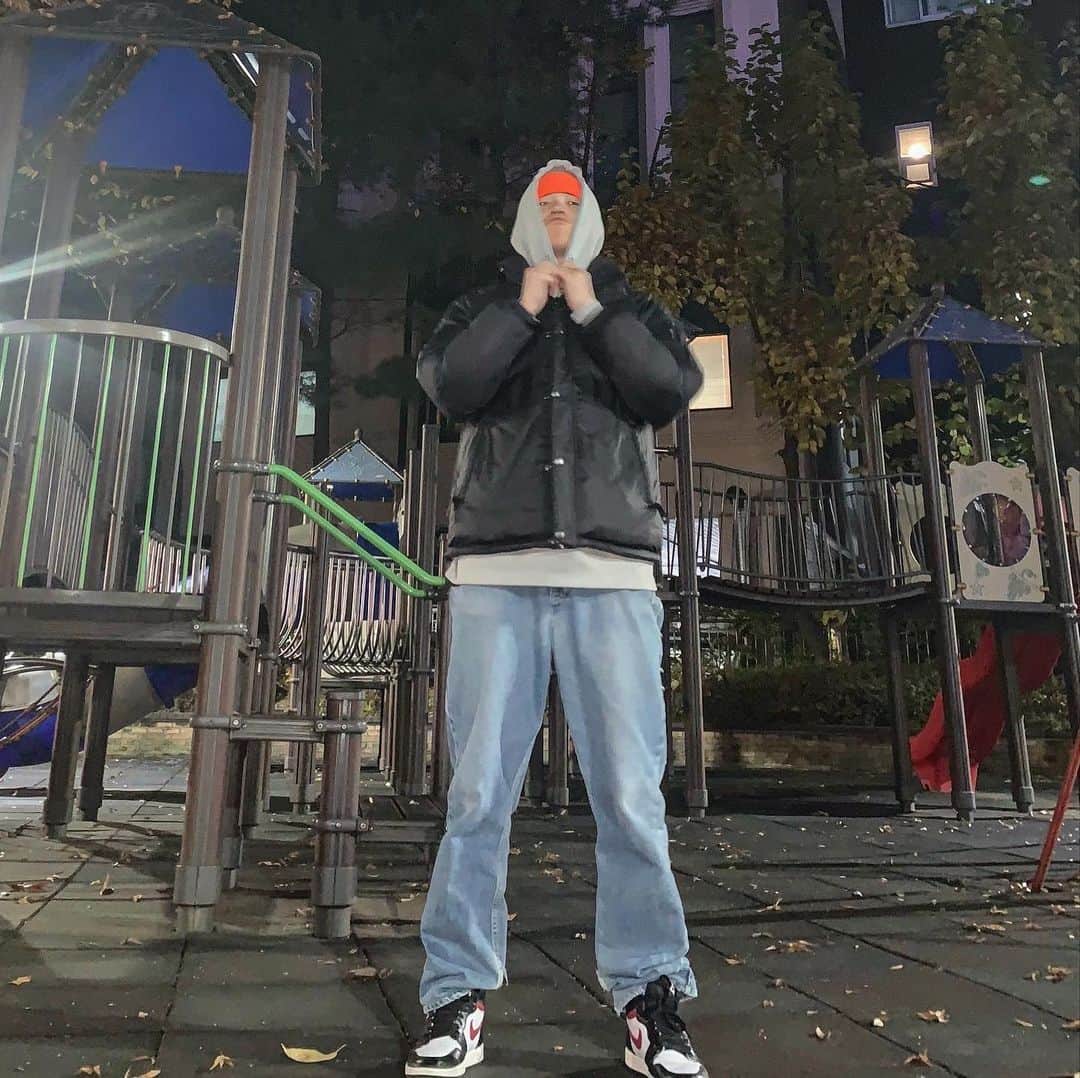 ZELO のインスタグラム：「stay weird 🦇」