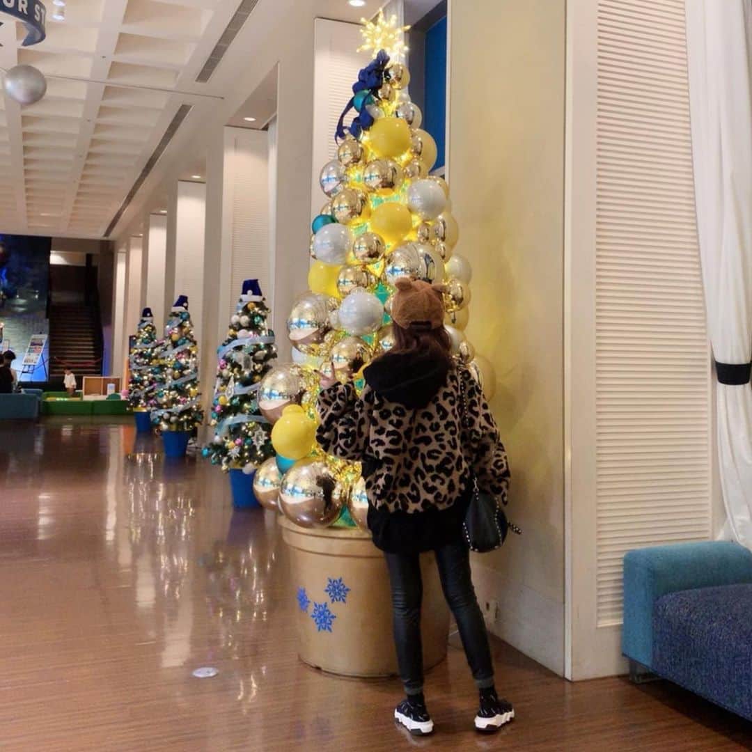 杉山佳那恵さんのインスタグラム写真 - (杉山佳那恵Instagram)「週末は大阪帰ってUSJ〜❤️ クリスマスなっててキラキラ可愛いかった🎄✨ ・ @bloomin_official アウターと ティムの帽子が合っててお気に入りコーデ🧸 ・ アナ雪2も観たよ。 オチ分かるけど泣いてまう⛄️🥕 ・ ・ #happy#週末#大阪#usj#xmas#love#めっちゃ遊んだ#minions#かわいい#fashion#bloomin」11月25日 19時06分 - kanaxxy_0421