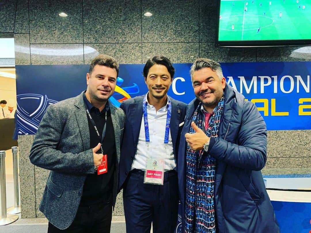 鈴木啓太さんのインスタグラム写真 - (鈴木啓太Instagram)「ROBY⑩🇧🇷🇯🇵 ・ ACL FINAL 2019 ・ 残念ながら浦和レッズは敗れましたが、アルヒラルは素晴らしいチームであり、優勝に相応しい戦いをしたと思う。 ・ 日本食が美味しいため、ロビーは少し食べ過ぎたのかもしれない。笑 ・ #acl #acl2019 #final #football #soccer @portimonense1」11月25日 19時06分 - keita.suzuki.official