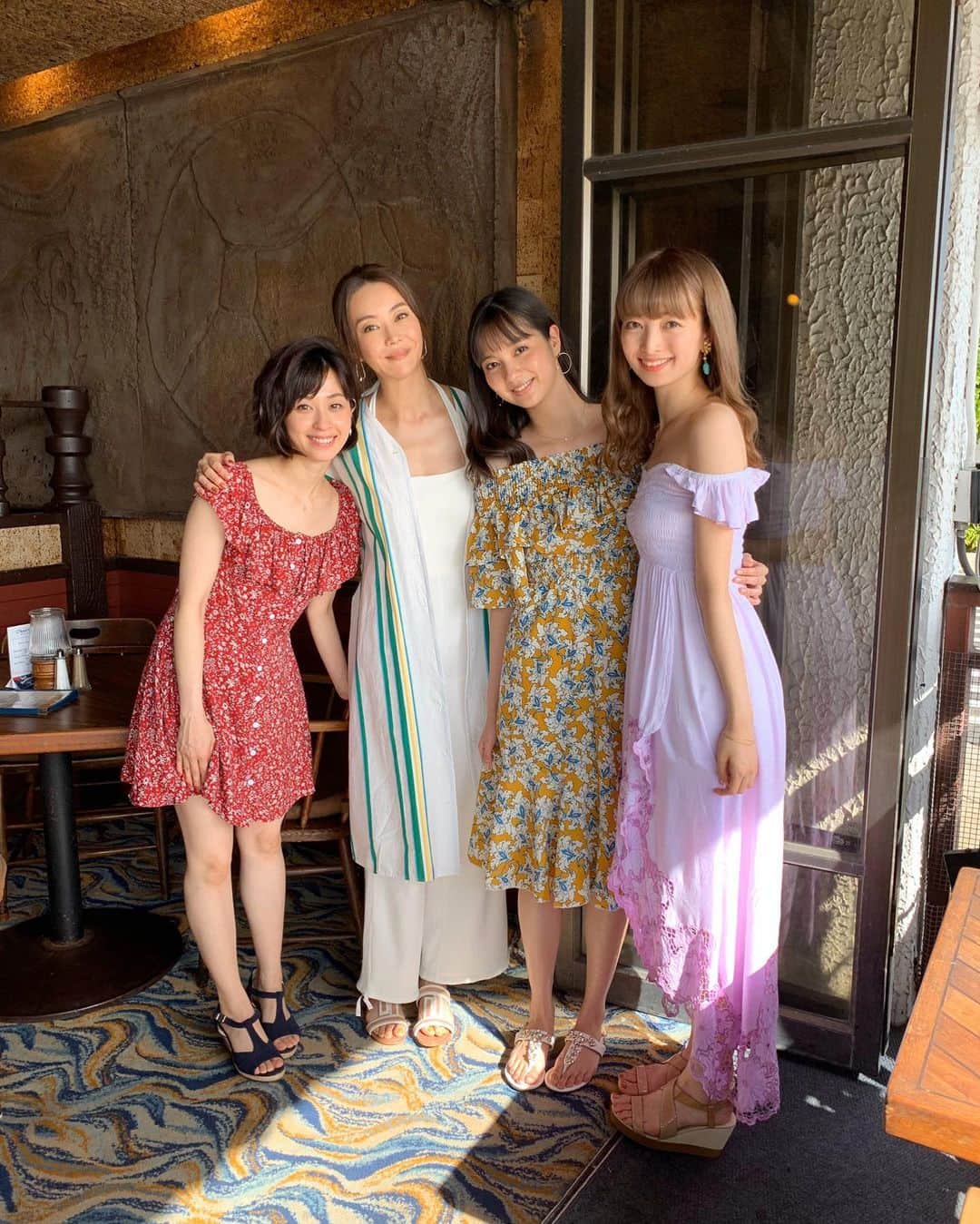 のインスタグラム：「【お知らせ🌺】 ・ 年末に4夜連続で放送されます。 ・ 観月ありささん主演のフジテレビドラマ 「アロハ・ソムリエ」第2話に出演させていただきます！(12/27(金)24:55～O.A) ・ ・ とっても素敵なロケーションで撮影をさせていただけて幸せでした✨ ・ ちなみに！わたしはマウンティング女子を演じさせていただいてます💄皆さんぜひチェックしてくださいね〜☺︎ ・ ・ ・ #アロハソムリエ#ハワイ#年末ドラマ」