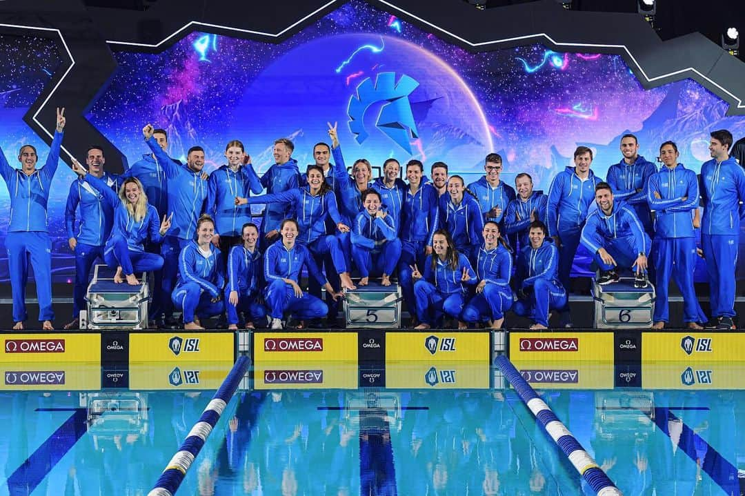 トラビス・マホーニーのインスタグラム：「It was unbelievably fun racing for this team. So many laughs and memories that I will cherish forever. Thanks for the having me @isl_aquacenturions 💪🏼⚔️ #aquacenturions #iswimleague #friendsforlife」