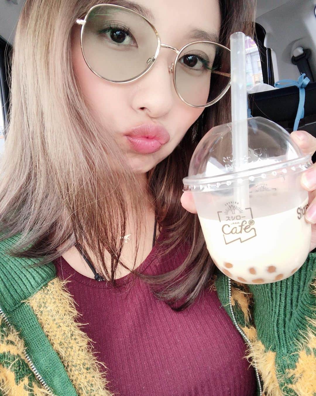 のインスタグラム：「今日病院帰りに 一人でスシローに 行ったよ🤣👏 久々一人でご飯食べるけん ぼけ〜っとしながら ゆっくり食べれたよ😭❤️ サニ坊はおばあちゃんに 預けてました♪  スシローの タピオカミルク美味しいね🥛 #スシロー  #スシローカフェ部  #タピオカ  #ひとりごはん」