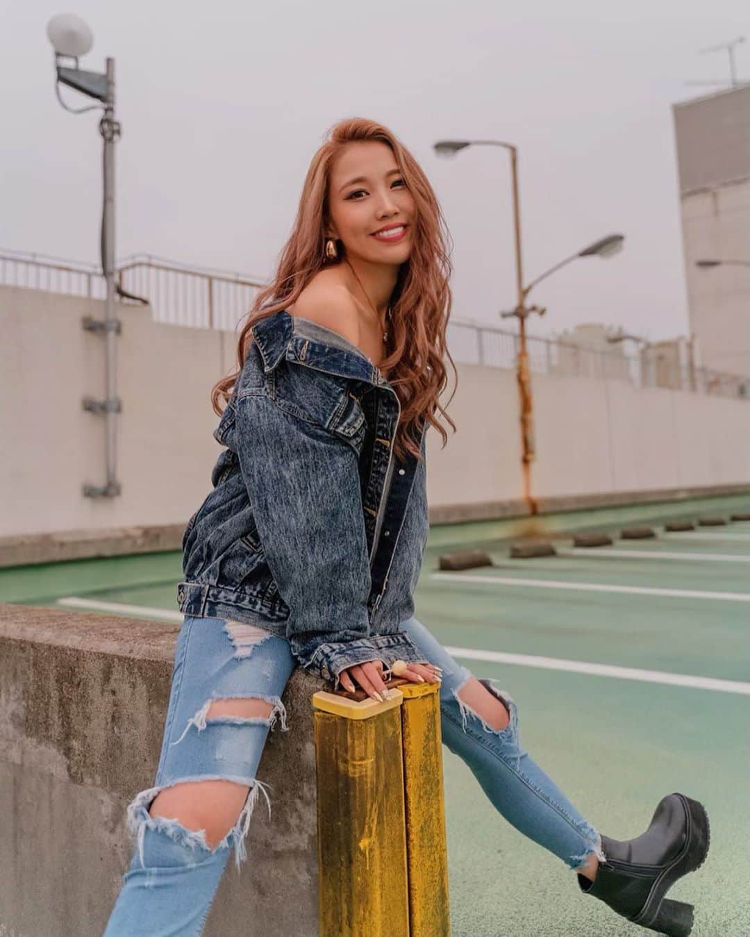 のインスタグラム：「やほーぅ🤘🤘 いつもお世話になってるお友達に撮ってもらった写真が上がったので😘 プロのお仕事って何に対してもだけどほんとにすごいなって思うしキラキラしてるよね🤩 素敵な写真ばっかりで嬉しい限り🙇‍♂️🙇‍♂️ 📸 @yosestagram /w @shunyatakano  Thank you for always being a good friend!!!☺︎🤘 ・ #photo #smiles #jp #streetphotography #style  #cyberjapan #cjd_rina #サイバージャパンダンサーズ」