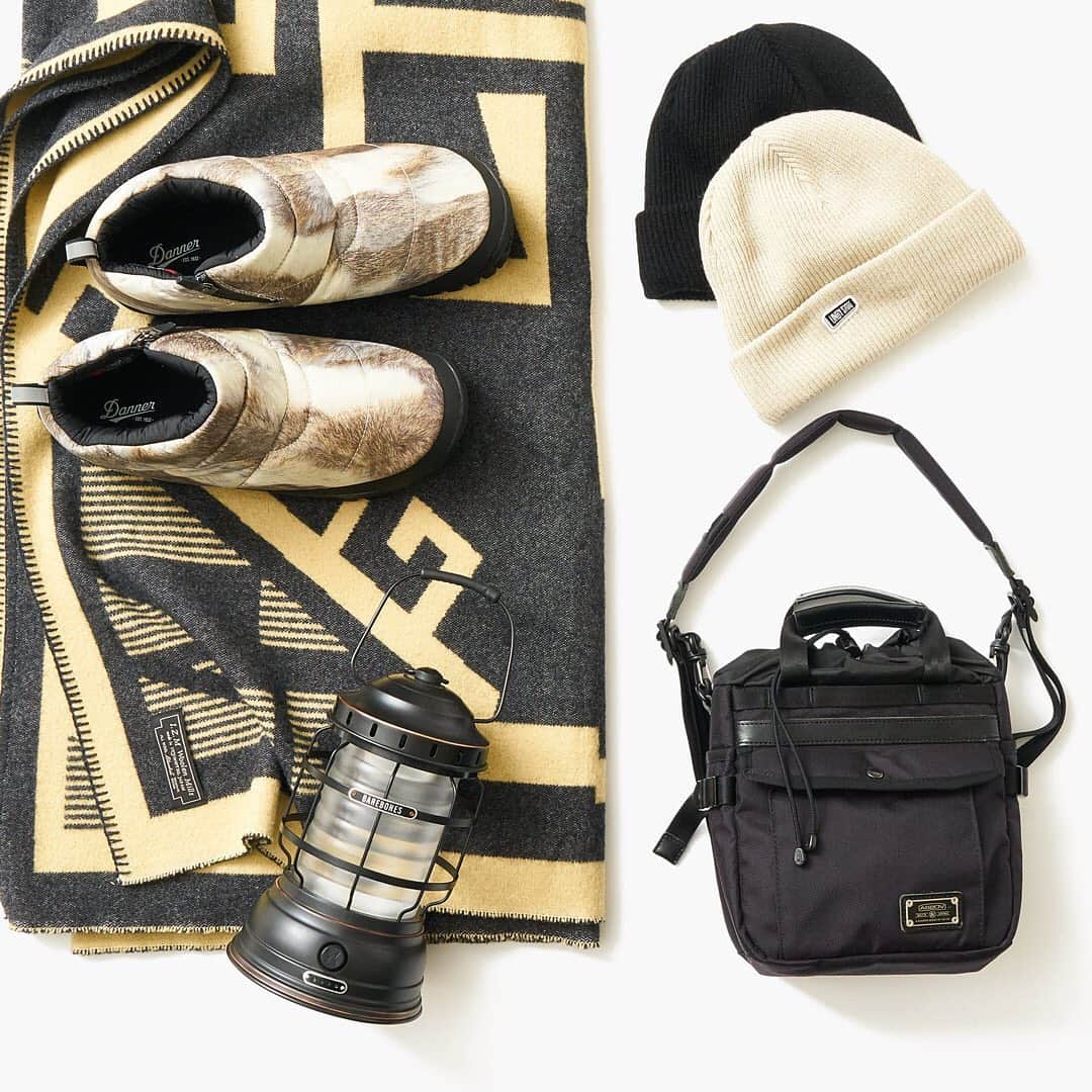 UNBY GENERAL GOODS STOREのインスタグラム：「UNBYの冬アイテムをご紹介。 #basshu のブランケットに、#Danner  のミドル丈万能ブーツ🥾 UNBYストアのニットキャップ、#as2ovのバリスティックナイロンショルダー。 #barebonesliving のLEDランタン。本格的に寒くなる前に、 さあ、準備です！ . . . .  @as2ov　#AS2OV新作　@dannerboots  #unby #AS2OV #ランタン　#ダナーブーツ #basshu #unbygeneralgoodsstore  #lifestyle #camplife #outdoor #outdoors #outdoorgear #menstyle #menfashion #camp #アウトドア #tokyostore #shopping #アンバイストア #アンバイ #アッソブ #防水 #cordurabrand」