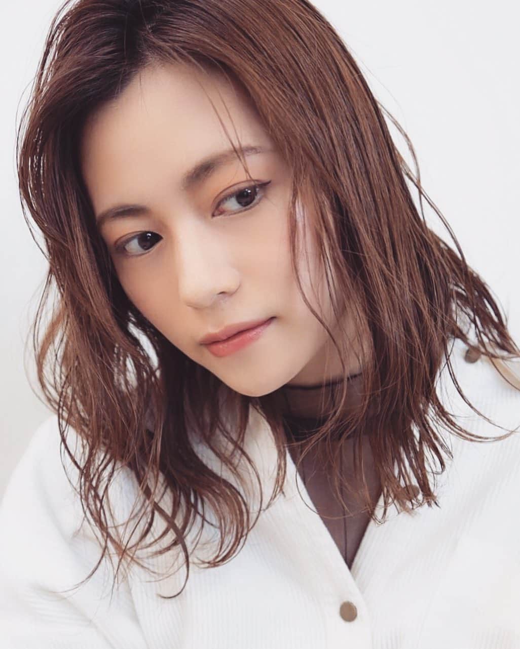 山下愛実（まなみるく）のインスタグラム：「チカ🥀part2. #撮影#メイク#ヘアー」