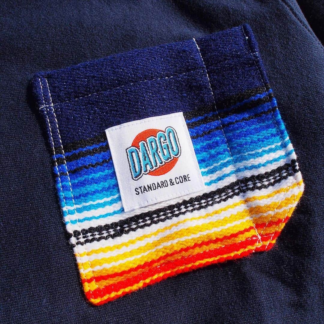 DARGO T-shirt &Sign Artさんのインスタグラム写真 - (DARGO T-shirt &Sign ArtInstagram)「12onz, 100% Cotton Heavy Weight Reverse Weave "Mexican Sarape Fabric Pocket" 🌮🏜 ------------------------- 新色ネイビー追加です。 当初ブラックのみリリース予定でしたが、こちらも調子イイ。 真っ黒よりマイルドで優しい濃紺。冬、定番のカラーリングです。 ポケットの生地もブラックでは使用していない色を地味に採用しています。 極厚12onz裏起毛✔︎ ------------------------- DARGO Hand Screen Printed T-shirt Printed in Kumamoto, Japan. ------------------------- #dargojapan #dargo2019aw #kumamoto #vintagestyle  #california #californiastyle #熊本 #熊本市 #熊本tシャツ #アメカジ #カリフォルニアスタイル #メキシカンサラペ」11月25日 19時29分 - dargo_japan