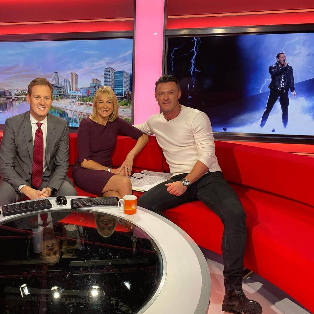 ルーク・エヴァンズさんのインスタグラム写真 - (ルーク・エヴァンズInstagram)「Thanks for having me on the show to talk about my new album this morning @BBCBreakfast Link in my bio to order my Album 💥」11月25日 19時43分 - thereallukeevans