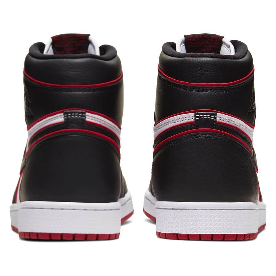 UNITED ARROWS & SONSさんのインスタグラム写真 - (UNITED ARROWS & SONSInstagram)「【 Info 】﻿ < NIKE >﻿ Nike AIR JORDAN 1 RETRO HIGH OGの新色 “Bloodline”を11月29日（金）に発売いたします。販売方法はプロフィールリンクをご覧ください。﻿ ﻿ Release on 11/29（Fri）.﻿ Please refer to the profile link for sales method.﻿ ﻿  #Nike﻿ #AirJordan1﻿ #UnitedArrowsAndSons﻿ #UnitedArrows ﻿」11月25日 19時44分 - unitedarrowsandsons