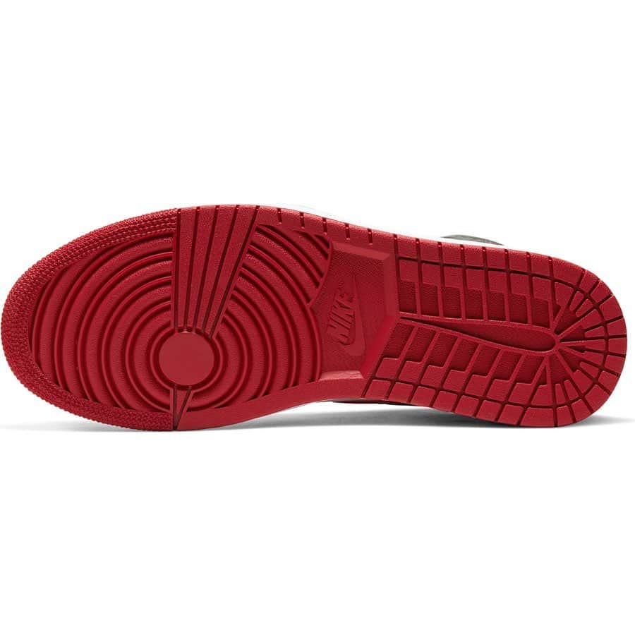 UNITED ARROWS & SONSさんのインスタグラム写真 - (UNITED ARROWS & SONSInstagram)「【 Info 】﻿ < NIKE >﻿ Nike AIR JORDAN 1 RETRO HIGH OGの新色 “Bloodline”を11月29日（金）に発売いたします。販売方法はプロフィールリンクをご覧ください。﻿ ﻿ Release on 11/29（Fri）.﻿ Please refer to the profile link for sales method.﻿ ﻿  #Nike﻿ #AirJordan1﻿ #UnitedArrowsAndSons﻿ #UnitedArrows ﻿」11月25日 19時44分 - unitedarrowsandsons