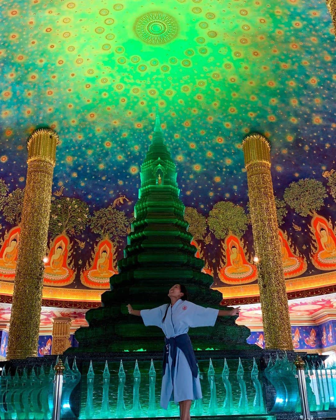 のインスタグラム：「Visiting temples around the world🌍🔥🐲🇹🇭💙 朝一練習後、観光でお寺へ！綺麗だった〜！ #ワットパクナム #バンコク #お寺巡り #タイ • • #Thailand #Bangkok #temples #sightseeing #tourist #tennis #athlete #world #tour #love #blessed #happy #テニス #ツアー #世界 #アスリート #観光」