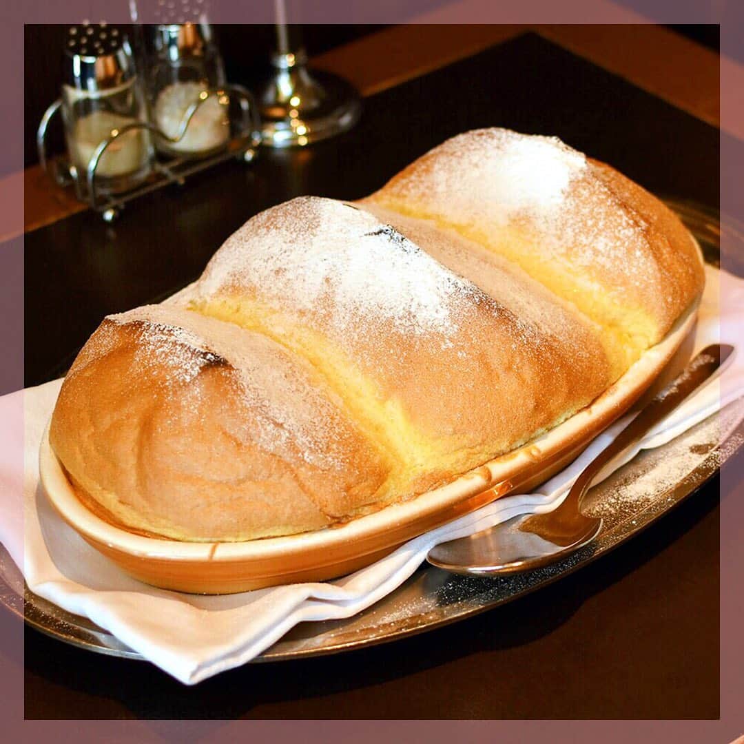 VOGUE GIRL JAPANさんのインスタグラム写真 - (VOGUE GIRL JAPANInstagram)「【本日のご褒美】ふわ！とろ！ の食感と優しい甘さに、癒やされる😘  出来たてを温かいうちに食べるオーストリアのお菓子「ザルツブルガーノッケルン」は、冬のデザートにぴったり🍴  要予約のメニューなので、食べに行く際は予約を忘れずに💫  #本日のご褒美﻿ #月曜日はスウィーツの日﻿ #ザルツブルガーノッケルン #オーストリア菓子 #cafelandtmann #カフェラントマン #青山スイーツ #ふわふわケーキ #sweetsmonday #todayslittlehappiness﻿ #VOGUEGIRLエディターのお気に入り」11月25日 19時56分 - voguegirljapan