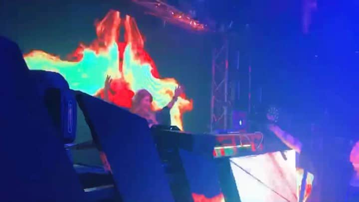 鈴木まりなのインスタグラム：「🔥🔥     #dj #girlsdj #femaledj #asiandj #Japanesedj #djlife #djingismylife #djinglife #djlifestyle」