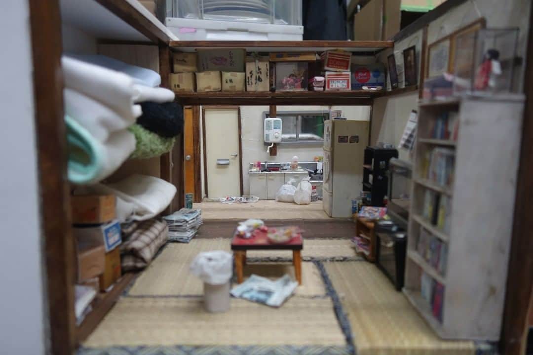 The Japan Timesさんのインスタグラム写真 - (The Japan TimesInstagram)「Miyu Kojima creates dioramas of rooms. The attention to detail and the sense of realism is phenomenal. But unlike other miniatures, these are faithful replicas of real rooms where the occupants have died. In many cases, they are documents of "kodokushi" (lonely deaths), where those living alone are found dead in their homes, sometimes going unnoticed for days or even weeks. Kojima started making them as part of her job, working for a company that that cleans up homes after death. Of the models Kojima creates, she says that rather than replicating specific rooms in precise detail, she tries “to capture the essence of the characteristics that I noticed while cleaning them out.” In Tokyo, 4,777 people died alone in 2017. Around a third were found two to three days after their death, while nearly 10 percent were discovered more than a month after they passed away. Kojima says she can empathize with families who lose kind in this way and is considering projecting 3D images of people moving in her models “to show that despite the way they may have died, these people all led regular lives.” Read the full story with the link in the bio. 📸: Alex Martin . . . . . . #models #miniatures #diorama #death #孤独死 #ミニチュア」11月25日 20時00分 - thejapantimes