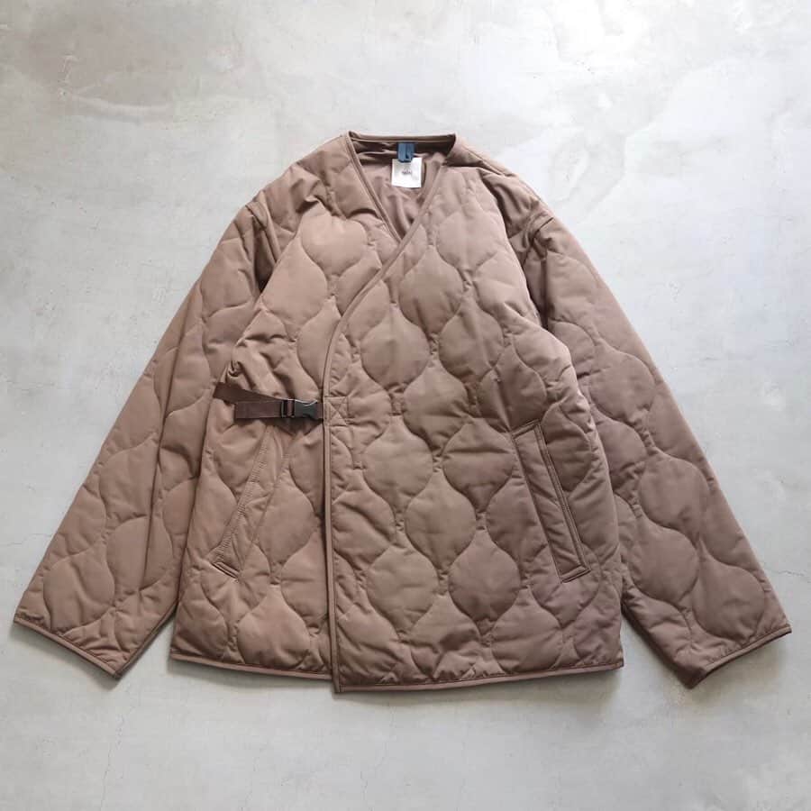 wonder_mountain_irieさんのインスタグラム写真 - (wonder_mountain_irieInstagram)「_ ts(s) / ティーエスエス "Quilted Liner Buckle Jacket -Lightweight High Count Polyester*Cotton Poplin Cloth-" ¥62,700- _ 〈online store / @digital_mountain〉 https://www.digital-mountain.net/shopdetail/000000010044/ _ 【オンラインストア#DigitalMountain へのご注文】 *24時間受付 *15時までのご注文で即日発送 *1万円以上ご購入で送料無料 tel：084-973-8204 _ We can send your order overseas. Accepted payment method is by PayPal or credit card only. (AMEX is not accepted)  Ordering procedure details can be found here. >>http://www.digital-mountain.net/html/page56.html _ #tss #ts_s #ティーエスエス _ 本店：#WonderMountain  blog>> http://wm.digital-mountain.info/blog/20191118-1/ _ 〒720-0044  広島県福山市笠岡町4-18  JR 「#福山駅」より徒歩10分 (12:00 - 19:00 水曜、木曜定休) #ワンダーマウンテン #japan #hiroshima #福山 #福山市 #尾道 #倉敷 #鞆の浦 近く _ 系列店：@hacbywondermountain _」11月25日 20時14分 - wonder_mountain_