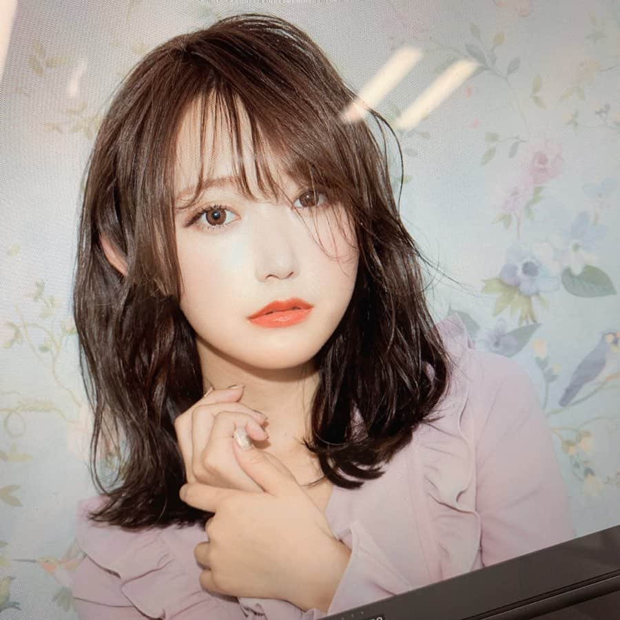 菅野結以さんのインスタグラム写真 - (菅野結以Instagram)「今月のLARMEヘアページ﻿ このときからさらに暗くした✂︎﻿ 透明オリーブアッシュ 担当は @osakana_yuki さん☺︎ ﻿ お肌は @tokyo_hills_clinic で美肌コースを👶🏼﻿ 定期的に通ってるおかげか﻿ しばらく肌トラブルなく過ごせてる﻿ 美肌の神(先生)にであえてよかった🧝🏻‍♂️﻿ #beauty #hair #lysa #tokyohillsclinic #larme #magazine」11月25日 20時07分 - yui_kanno