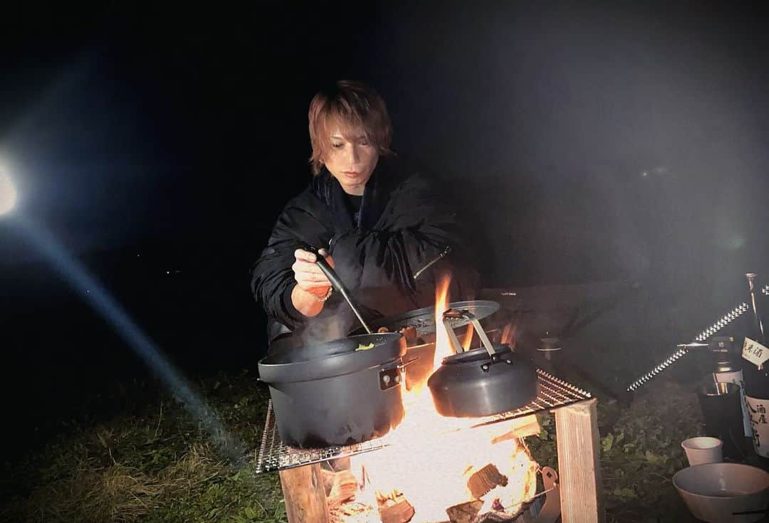 太田和樹／かずちぇるさんのインスタグラム写真 - (太田和樹／かずちぇるInstagram)「人生初キャンプ⛺️ タイムラプスの朝日 見てみて下さい☀️ またすぐ行きたいなあ🗻  #ふもとっぱらキャンプ場 #ふもとっぱら #富士山 #camp #camping #blackcampers #blackcamp #spyair #julius_7」11月25日 20時20分 - kazuki_1625