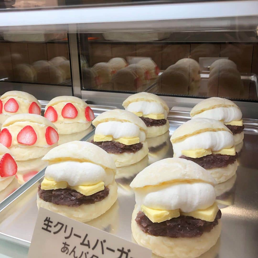 都築青空さんのインスタグラム写真 - (都築青空Instagram)「『Good Morning Table』が 横浜高島屋B1Fにopen🍦💙 @goodmorningtableofficial . . openに先駆けて先行試食会へ🍽 『生クリームバーガー』と 『生クリームコーン茶』を頂きました😋😋 . .  どれも北海道の素材の旨さを引き出していて、 ボリュームたっぷりなのに甘すぎず、 しっとりとなめらかな食感を楽しめました🥰 . .  #ルタオ #goodmorningtable #グッドモーニングテーブル #生クリームバーガー #横浜高島屋 #北海道スイーツ #関東 #横浜駅」11月25日 20時22分 - aozora723