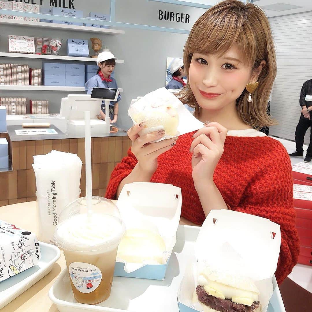 都築青空さんのインスタグラム写真 - (都築青空Instagram)「『Good Morning Table』が 横浜高島屋B1Fにopen🍦💙 @goodmorningtableofficial . . openに先駆けて先行試食会へ🍽 『生クリームバーガー』と 『生クリームコーン茶』を頂きました😋😋 . .  どれも北海道の素材の旨さを引き出していて、 ボリュームたっぷりなのに甘すぎず、 しっとりとなめらかな食感を楽しめました🥰 . .  #ルタオ #goodmorningtable #グッドモーニングテーブル #生クリームバーガー #横浜高島屋 #北海道スイーツ #関東 #横浜駅」11月25日 20時22分 - aozora723