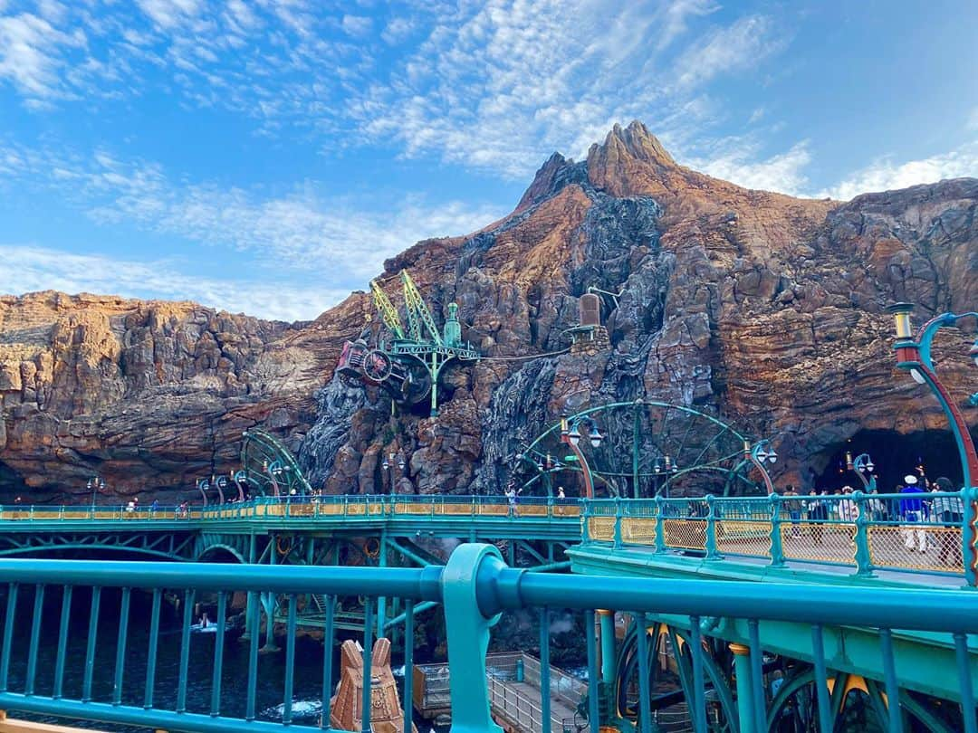 山中日菜美さんのインスタグラム写真 - (山中日菜美Instagram)「@tokyo_disneysea  誕生月でもあるお母さんと！(ᵔᴥᵔ)  お釣りの700円をミッキーにして 渡してくれるそんな発想、23年生きてきて思いつきもせんかった、まじすご😳  ちょうど1ヶ月後はクリスマス！ 1年早いなあ… 12月も素敵な毎日となりますように！」11月25日 20時39分 - hnm__n