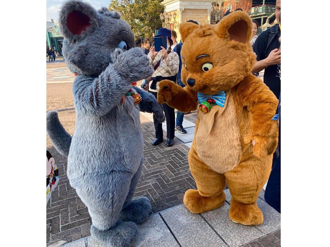 山中日菜美さんのインスタグラム写真 - (山中日菜美Instagram)「@tokyo_disneysea  誕生月でもあるお母さんと！(ᵔᴥᵔ)  お釣りの700円をミッキーにして 渡してくれるそんな発想、23年生きてきて思いつきもせんかった、まじすご😳  ちょうど1ヶ月後はクリスマス！ 1年早いなあ… 12月も素敵な毎日となりますように！」11月25日 20時39分 - hnm__n