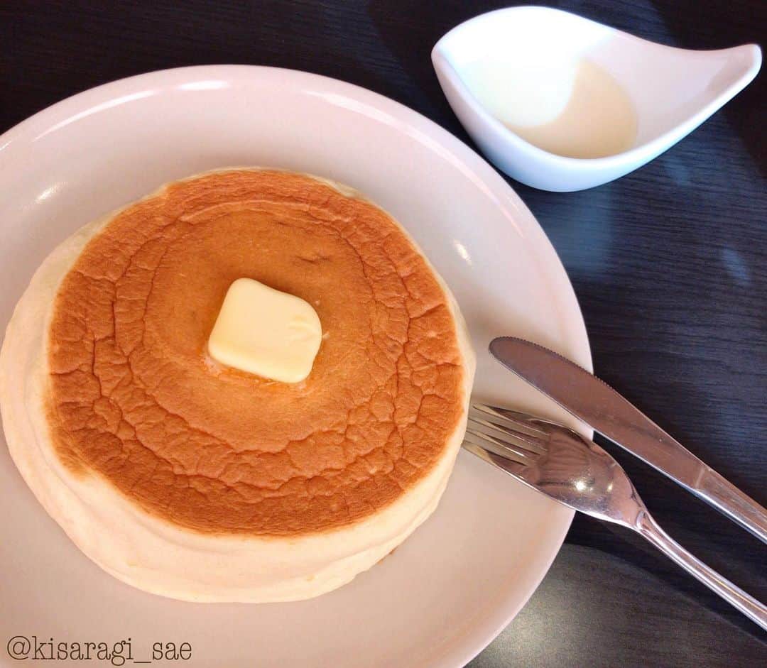 如月さえさんのインスタグラム写真 - (如月さえInstagram)「* * (練乳で食べる)パンケーキ🍴.◦* * 練乳がしみ込んで美味しい。 トッピングであずきか アイスつければよかったな🥞 * #japanesefood #photo_jpn #bestphoto_japan #loveeating #ilovefood #pancake #soufflepancake #카페스타그램 #먹스타그램 #팬케이크 #프렌치토스트 #我的最愛 #三日月氷菓店 #練乳で食べるパンケーキ  #練乳 #パンケーキ部 *」11月25日 20時58分 - kisaragi_sae