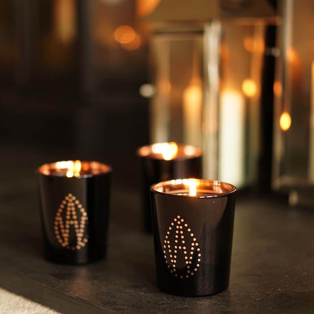 のインスタグラム：「From sumptuous cashmere to gorgeous scented candles and chic jewellery, we’ve got your gift list covered this Christmas... #christmas #giftguide #luxurygifts」