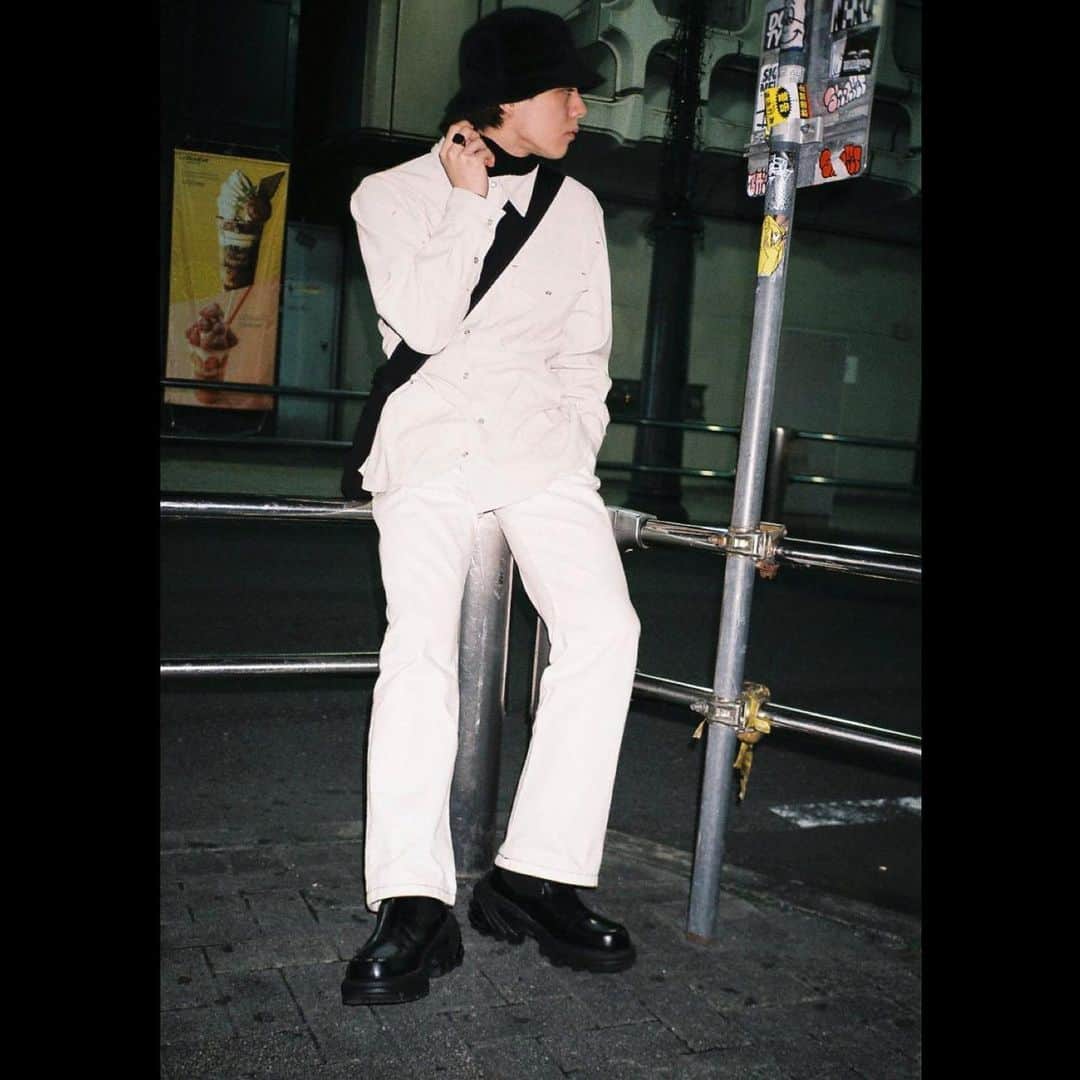 宇佐卓真さんのインスタグラム写真 - (宇佐卓真Instagram)「上下ホワイトの時って、ちょっとワクワクする。 カバンとパンツmiumiuなんだけど可愛い。 ちなみに靴はALYX」11月25日 21時09分 - usa_takuma