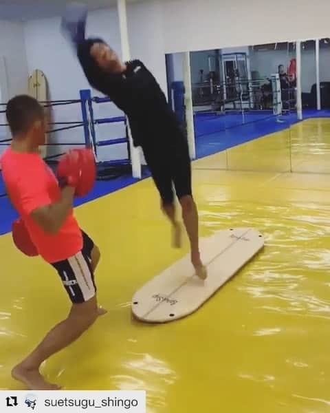 のインスタグラム：「@landsup_official を使った新メニュー🐉🤛 #昇龍拳 #今日のルーツ #会員募集中 #Repost @suetsugu_shingo with @get_repost ・・・ 昇龍拳。﻿ ﻿ ﻿ ﻿ なるほど。﻿ ﻿ 昇龍拳はこうやってトレーニングするんだね。﻿ ﻿ アース。﻿ ﻿ ﻿ ﻿ ﻿ #末續慎吾EAGLERUN  #陸上 #かけっこ #北京五輪 #オリンピアン#発見#rootsは昇龍拳も教えてくれる#何という事だ#しょーりゅーけん #楽しい #実は昇龍拳はサーフィンから生まれたのかも #rootsgym @ruminasato #アースエツグ」