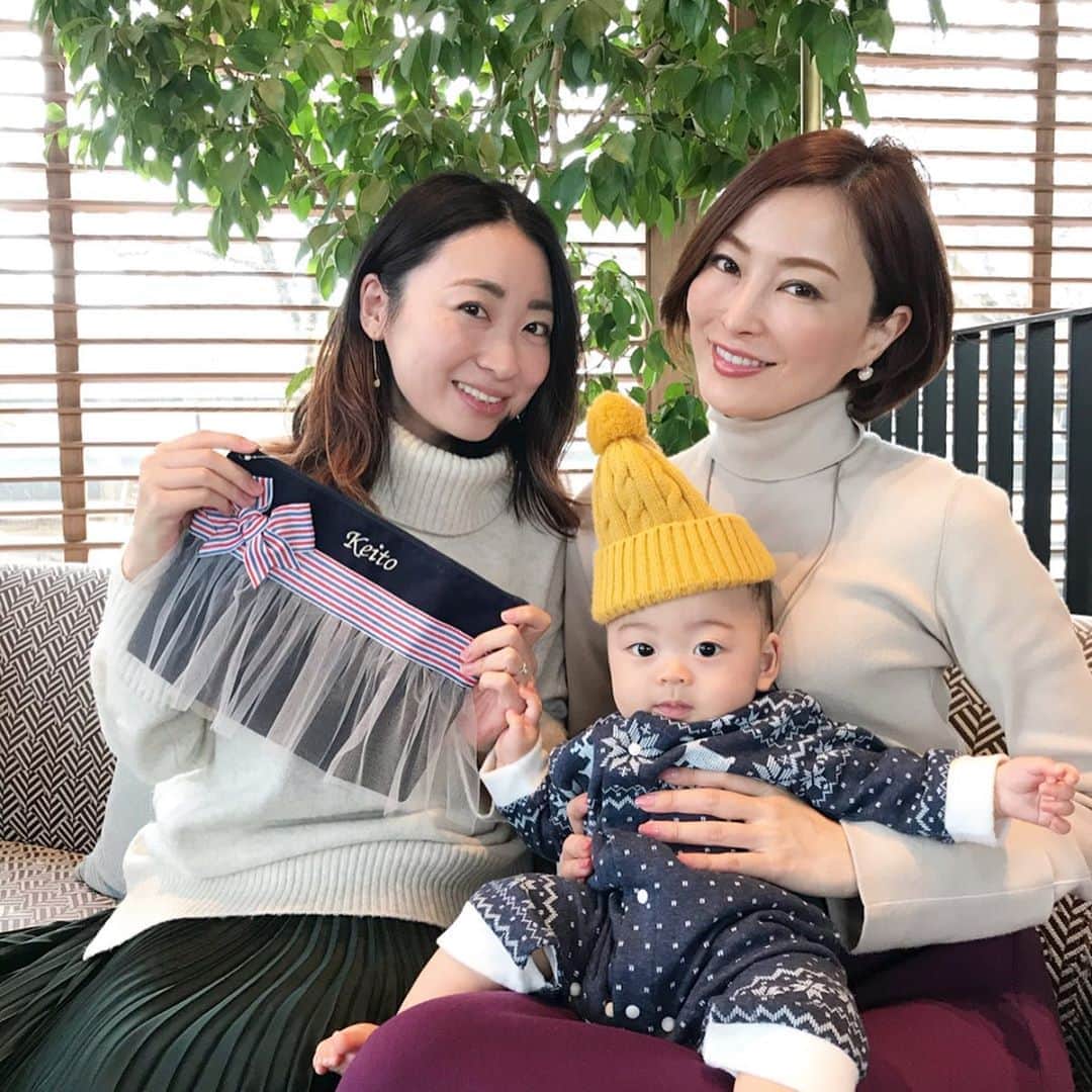 戸田さと美さんのインスタグラム写真 - (戸田さと美Instagram)「今回の京都での1番の目的  大好きなアーティスト　yukoちゃんの赤ちゃんに会いに❤️ yukoちゃんそっくり！ そして、最高に可愛すぎてたまりませんでした。赤ちゃんのミルクの匂い大好き❤  よく笑う良い子。本当に幸せを頂きました。感謝！ . . #京都#一人旅#一人旅女子 #kyoto#紅葉#紅葉巡り#旅#travel #travelphotography #trip #そうだ京都行こう#そうだ京都行こう2019 #出逢いに感謝#赤ちゃん #赤ちゃんのいる生活」11月25日 21時19分 - satomitoda