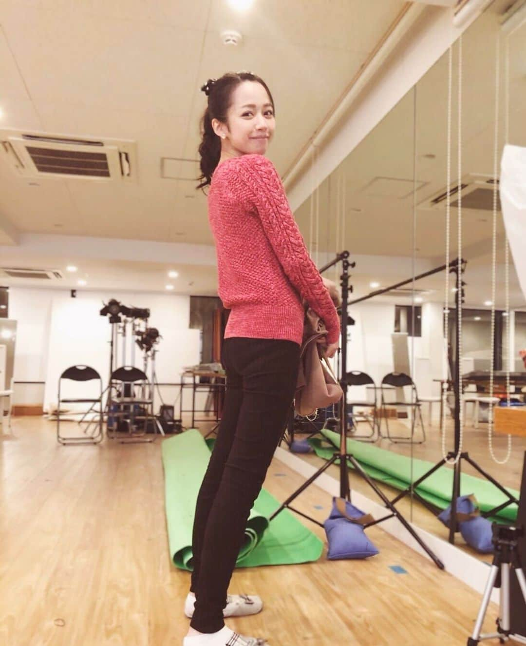 高山璃奈さんのインスタグラム写真 - (高山璃奈Instagram)「寒すぎて毎日セーターにパンツ😚﻿ ﻿ ユニクロのウルトラストレッチレギンスパンツはあたたかいし動きやすいし最強です🥺﻿💓 ﻿ #お久しぶりです﻿ #ユニクロ #uniqlo #ユニクロコーデ #uniqloコーデ #ウルトラストレッチレギンスパンツ #セーター #gap #冷え性対策コーデ #プチプラコーデ #スタイルアップコーデ #美魔女になりたい」11月25日 21時19分 - rina__takayama