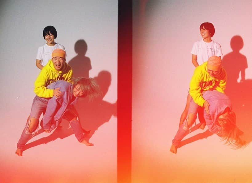 あっこのインスタグラム：「🌈💇‍♂️Edges Ahead – 貝印と探る“その先”のカルチャー#02 Conversation Issue / あっこゴリラ×haru.×清水文太 ・・・ 3人で"毛"について、いっぱい話したよ！ぜひよんでね！！！！！ ・・・ #eyescream  #貝印 #エビバディBO #grrrlism」