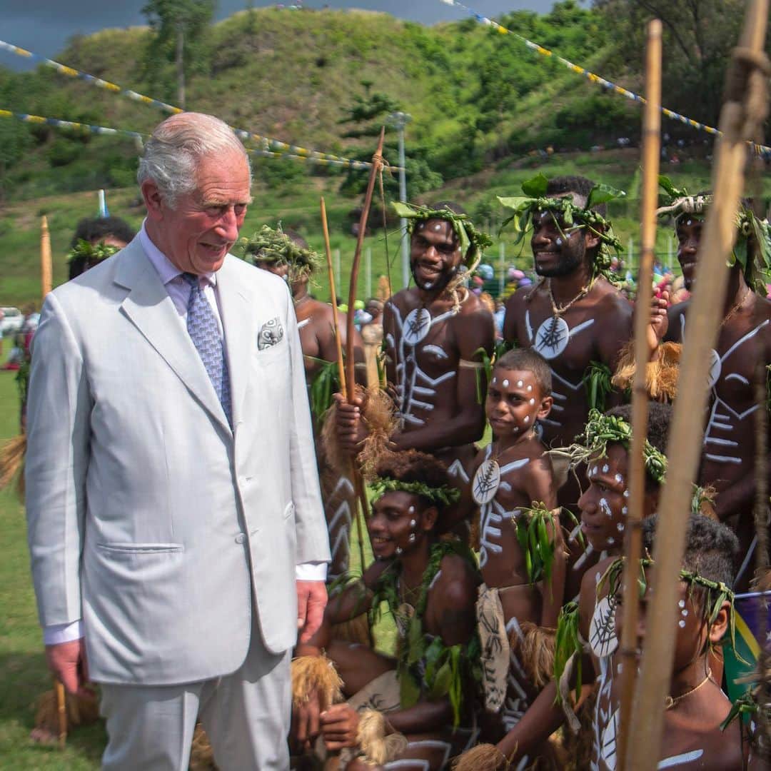 クラレンス邸さんのインスタグラム写真 - (クラレンス邸Instagram)「“It has long been my wish to visit these islands, having heard so much about them from The Queen and The Duke of Edinburgh following their own visits, which they both recall so fondly. I remember my father telling me about the warmth of the welcome he was given on his first visit here in 1959.” The Prince of Wales has spent a second day in the Solomon Islands, on what is the final day of the Autumn Tour 2019. #RoyalVisitSI  The Prince received a traditional welcome to Parliament House in Honiara where HRH addressed Parliament and met MPs.  At a community event focused on oceans, The Prince of Wales watched cultural performances and met local schoolchildren who have been learning about ocean governance.  Follow the link in our bio to read more. 🇸🇧 📸 PA / Clarence House」11月25日 21時22分 - clarencehouse