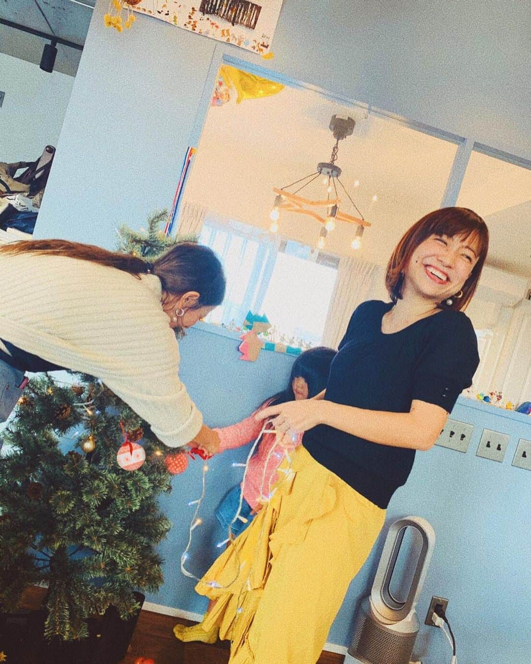 スザンヌさんのインスタグラム写真 - (スザンヌInstagram)「我が家もツリー🎄だしました💕﻿ ツリーだすと年末感がぐっっと🙌﻿ ﻿ 今年を振り返るなんてまだまだ先と思ってたら、なんとあと1ヶ月ちょっと♡﻿ ﻿ ドタバタしちゃうけど、﻿ 楽しく悔なく駆け抜けたいねっ🏃‍♀️﻿ ﻿ ﻿ #christmastree」11月25日 21時51分 - suzanneeee1028