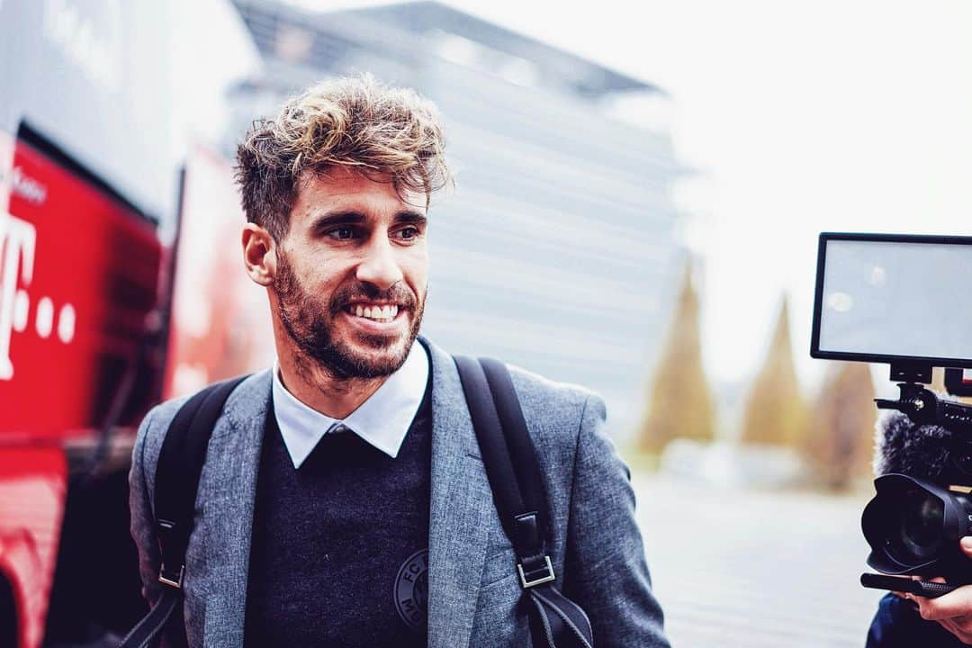 ハビ・マルティネスさんのインスタグラム写真 - (ハビ・マルティネスInstagram)「On our way to Belgrad 💪 #packmas #miasanmia #ucl #fcb #Javi8」11月25日 21時48分 - javi8martinez