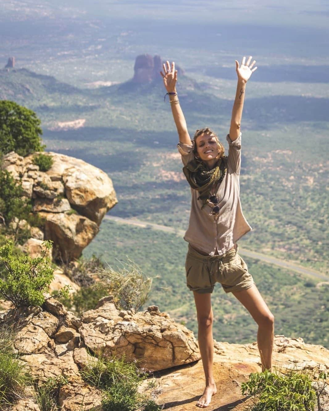 アニヤ・ルービックさんのインスタグラム写真 - (アニヤ・ルービックInstagram)「Ololokwe mountain, Samburu. 📷 by @robbielab #africa #kenya #ololokwe」11月25日 21時52分 - anja_rubik