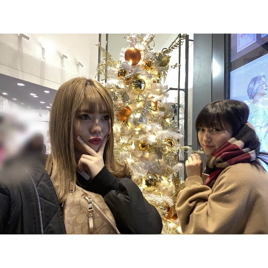 らくさんのインスタグラム写真 - (らくInstagram)「もうそんな季節☃️ お洋服🧥 マフラー @blueblackcb  コート @rougeviflacle_official  #アイドル #プロレスラー #渋谷 #shibuya #tokyo #japan #イルミネーション #ツリー #クリスマス #ファッション #コーデ #ブルーレーベル #letrioabahouse #bestfriend」11月25日 21時52分 - raku_uugp