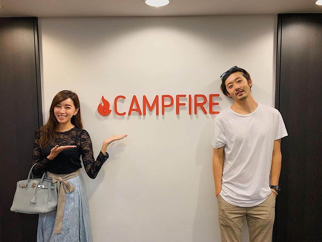 柴田翔平のインスタグラム：「@campfire_jp さんで打ち合わせしてきましたー！！ 12/3に向けて着々と進んできてます😊✌️ オフ会で使用させて頂くオフィスも素敵でした！オフ会も楽しみにしてて下さいー！ 取り急ぎ決定してるのは事前予約なしの12/3より開始していきます。先着30名様に特典プレゼント付きとなります。 また随時更新していきます！ #オンラインサロン　#彦仁香チャンネル」