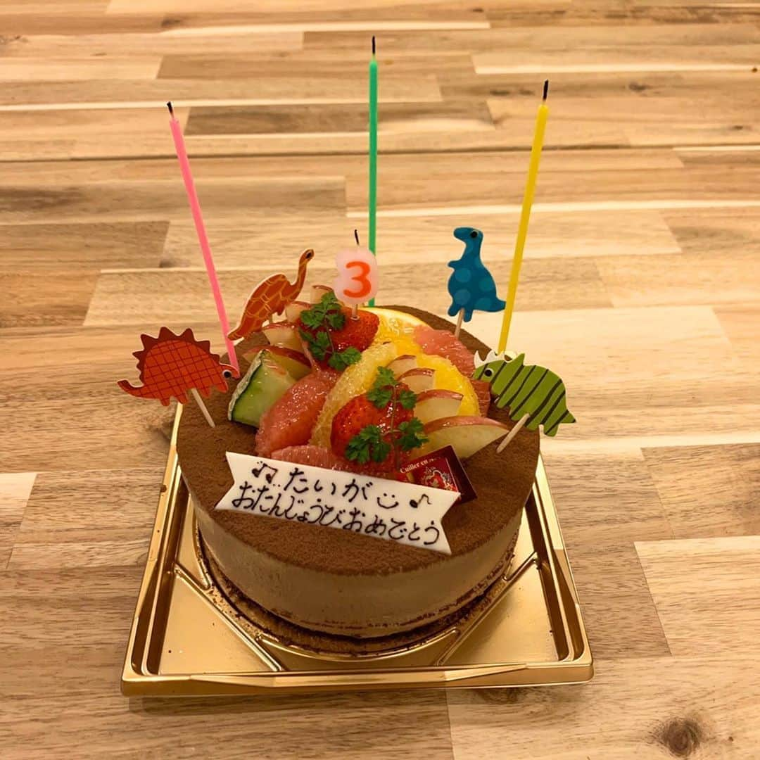 金井貢史さんのインスタグラム写真 - (金井貢史Instagram)「11月25日。二男誕生日！ 3歳になりました！ 毎日すくすく成長。完全お調子者。 #11月25日　#HappyBirthday #二男　#大琥　#お調子者　#突き抜けろ　#おめでとう　#パパももっとがんばります」11月25日 22時12分 - kanai_takashi_13